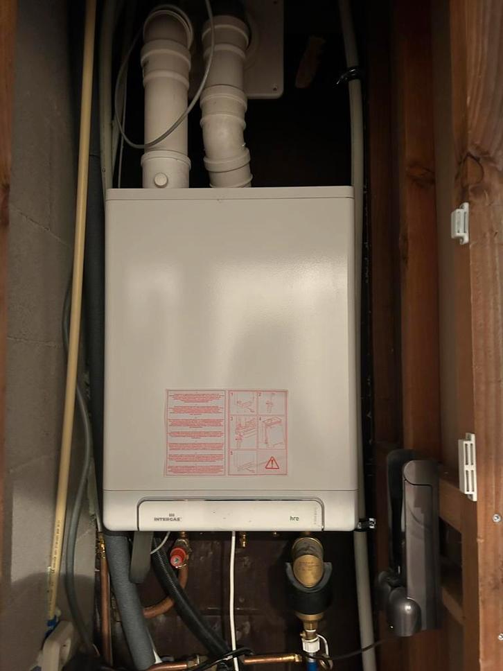 1 Jaar oude Intergas HRE36/30A, Doe-het-zelf en Verbouw, Geisers en Boilers, Zo goed als nieuw, Geiser, Minder dan 20 liter, Minder dan 3 jaar oud