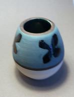 Vaasje met andreaskruizen, Blauw, Aardewerk of Porselein, Nieuw, Ophalen of Verzenden