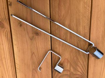 Handdoekhouder en toiletrolhouder beschikbaar voor biedingen