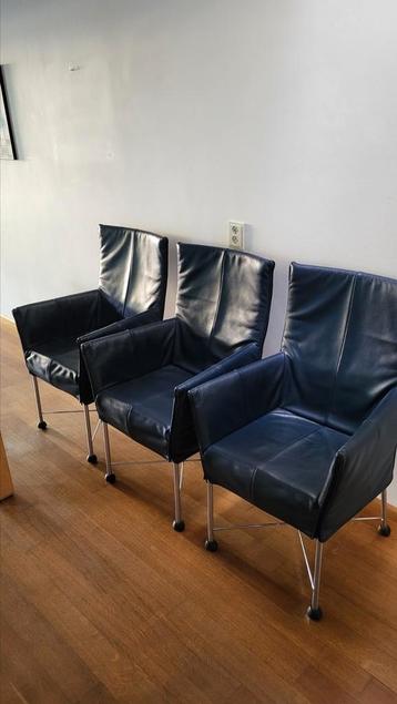 6 Montis Chaplin eettafel stoelen blauw leer beschikbaar voor biedingen
