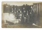 Fotokaart militair tafereel: "Geheele rij besproken", Verzamelen, Militaria | Tweede Wereldoorlog, Verzenden, Landmacht, Nederland
