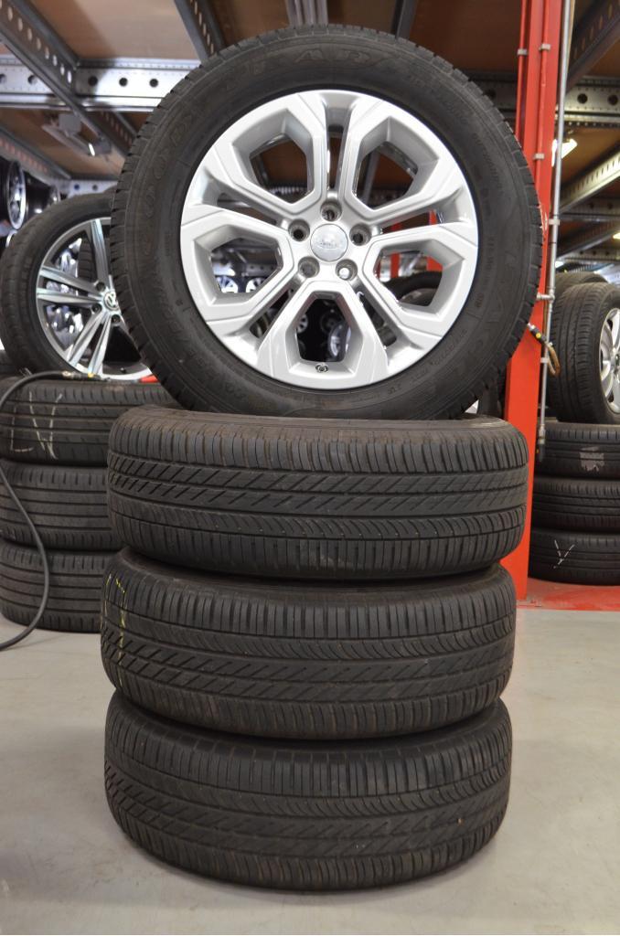 Org. 18" Range Rover Evoque Velgen + Zomerbanden + TPMS, Auto-onderdelen, Banden en Velgen, Banden en Velgen, Zomerbanden, 18 inch