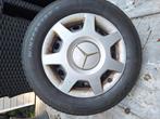 Te koop 4 winterbanden met velg en wieldoppen, Auto-onderdelen, Banden en Velgen, Ophalen, 15 inch, Banden en Velgen, Winterbanden