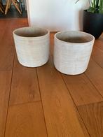 2 bloempotten beige, Tuin en Terras, Bloempotten, Rond, Ophalen of Verzenden, Zo goed als nieuw, Aardewerk