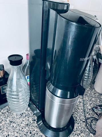 Sodastream duo zwart met 4 glazen flessen beschikbaar voor biedingen