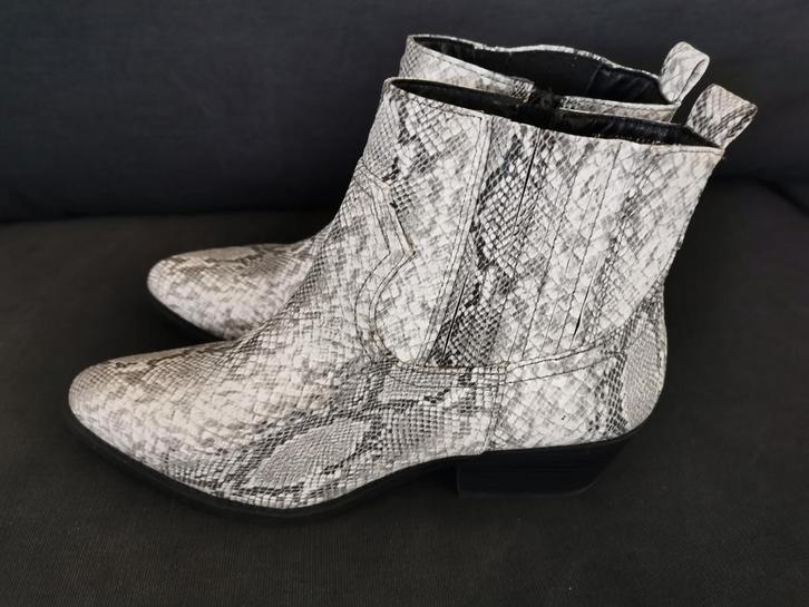 Enkellaarzen met slangenprint mt. 39, Kleding | Dames, Schoenen, Nieuw, Lage of Enkellaarzen, Overige kleuren, Verzenden