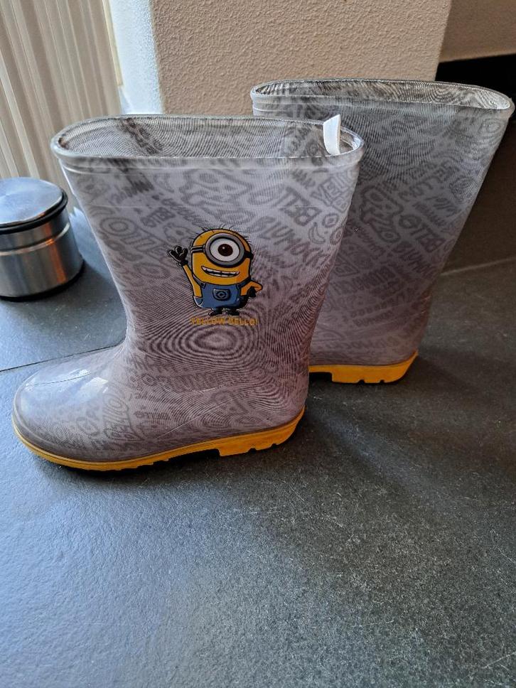 Laarzen minions despicable me maat 27 minion, Kinderen en Baby's, Kinderkleding | Schoenen en Sokken, Zo goed als nieuw, Laarzen