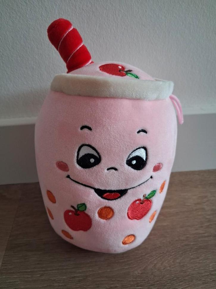Knuffel Bubble Tea roze rood appels K9595, Kinderen en Baby's, Speelgoed | Knuffels en Pluche, Zo goed als nieuw, Overige typen