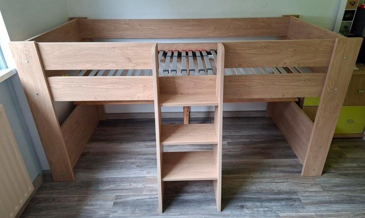 Half hoog slaper 90cm x 200cm, Kinderen en Baby's, Kinderkamer | Stapelbedden en Hoogslapers, Gebruikt, Halfhoogslaper, Ophalen