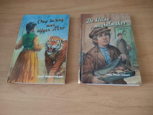 De kleine meubelmaker/Oog in oog met tijge-Lena Visser-Oskam, Boeken, Kinderboeken | Jeugd | onder 10 jaar, Gelezen, Ophalen of Verzenden