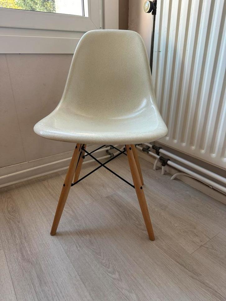 Eames Stoel - Vintage Design, Huis en Inrichting, Stoelen, Gebruikt, Eén, Kunststof, Wit, Ophalen