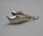 Zilveren hanger van 2 klompjes nr.775, Verzenden, Zo goed als nieuw, Zilver, Zilver