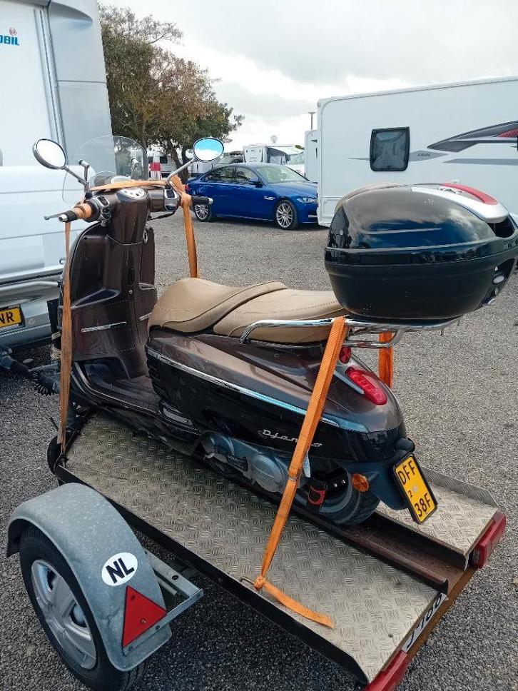 Scooter Peugeot Django 2015 incl. aanhanger en oprijplank, Fietsen en Brommers, Scooters | Peugeot, Gebruikt, Overige modellen