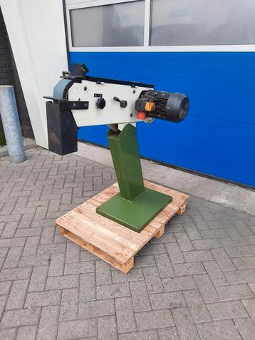 UWM Bandschuurmachine 75x2000mm 380volt nette machine.. beschikbaar voor biedingen