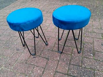 Mooie krukjes te koop beschikbaar voor biedingen