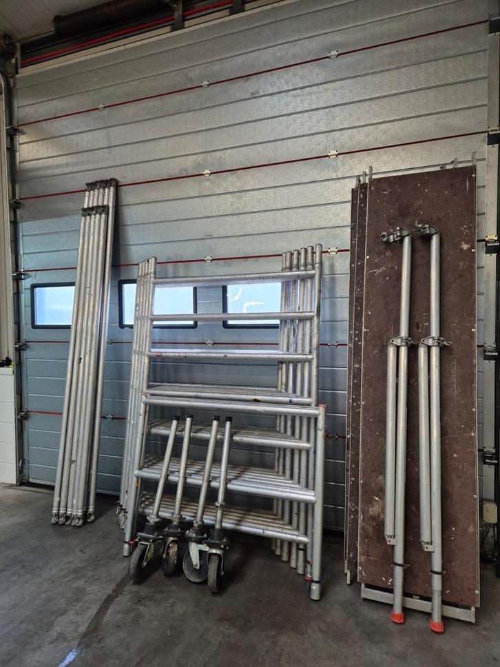 Altrex !!!! 8 2 meter werkhoogte aluminium rolsteiger, Doe-het-zelf en Verbouw, Steigers, Gebruikt, Rolsteiger of Kamersteiger