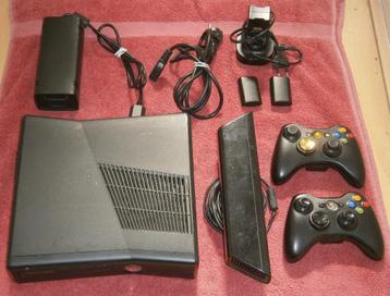 Xbox 360 S+ Kinect + 2 controllers + 2accu's en lader beschikbaar voor biedingen