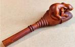 Houten Netsuke van een muis op een bezem, Verzamelen, Ophalen of Verzenden, Nieuw, Overige soorten, Beeldje of Figuurtje