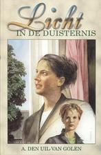 A den Uil van Golen - Licht in de duisternis, Boeken, Romans, Gelezen, Ophalen of Verzenden, Nederland