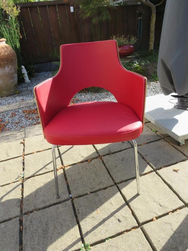 designer stoel, kuipstoel, walnoot fineer, rood leder, Huis en Inrichting, Stoelen, Zo goed als nieuw, Eén, Hout, Leer, Metaal