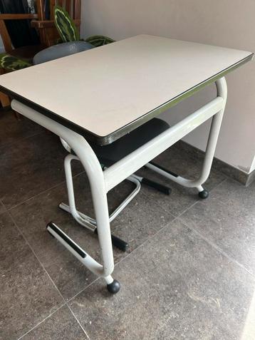 Kinderbureau met stoel school bureau beschikbaar voor biedingen