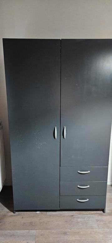 Kleding kast geverfd 