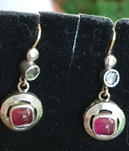Vintage oorbellen (jaren 40-50) 9 K goud + zilver en robijn, Sieraden, Tassen en Uiterlijk, Antieke sieraden, Oorbellen, Goud
