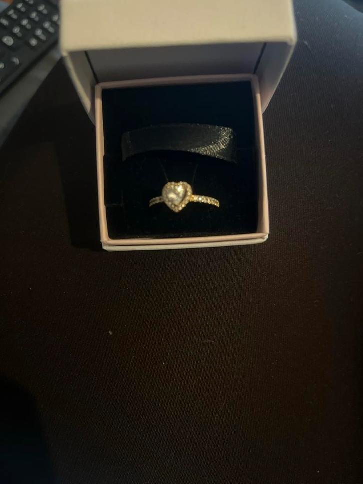 Pandora Hartjes Ring - Prachtig!, Sieraden, Tassen en Uiterlijk, Ringen, Zo goed als nieuw, Dame, 17 tot 18, Goud, Zilver, Met edelsteen