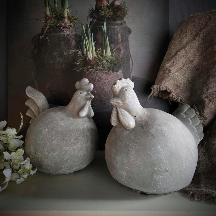 Aardewerk Kip Niels Grijs & Grijsbruin Countryfield, Tuin en Terras, Tuinbeelden, Nieuw, Dierenbeeld, Overige materialen, Ophalen of Verzenden