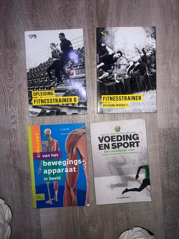 Fitness boeken pakket: Trainer A, B, Voeding, Anatomie beschikbaar voor biedingen