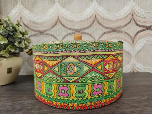 Retro ronde naaibox met inzet  vintage naaidoos, Verzamelen, Retro, Huis en Inrichting, Ophalen of Verzenden
