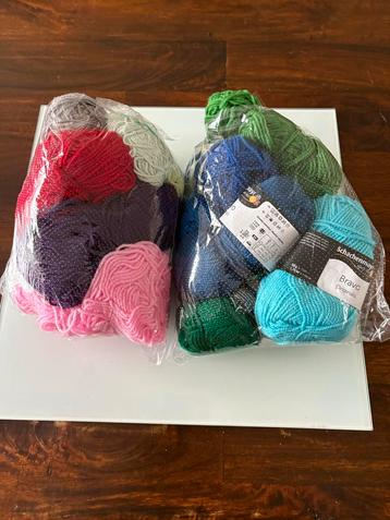 Groot lot diverse kleuren  breigaren beschikbaar voor biedingen