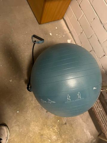 Fitnessbal met Weerstandsband beschikbaar voor biedingen