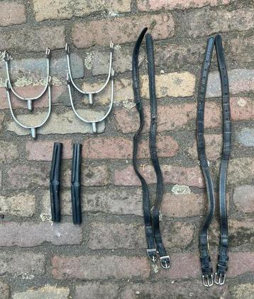 2 paar sporen en sporen bandjes beschikbaar voor biedingen