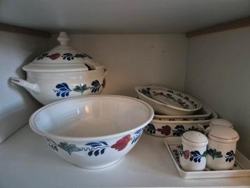 Divers boerenbont servies  beschikbaar voor biedingen