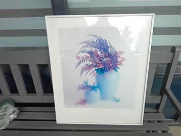 Schilderij met bloemen in een vaas ziet er netjes uit. beschikbaar voor biedingen