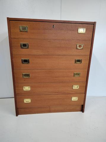 Vintage Teak Ladekast met Messing Details beschikbaar voor biedingen