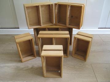 Nette houten cd's rekjes voor 15, 30 en 45 cd's beschikbaar voor biedingen
