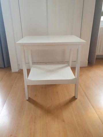 Ikea tafel/ bijzettafel/nachtkastje