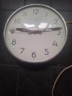 Vintage Schoolklok - Diameter 28,5 cm, Huis en Inrichting, Ophalen of Verzenden, Gebruikt, Analoog, Wandklok