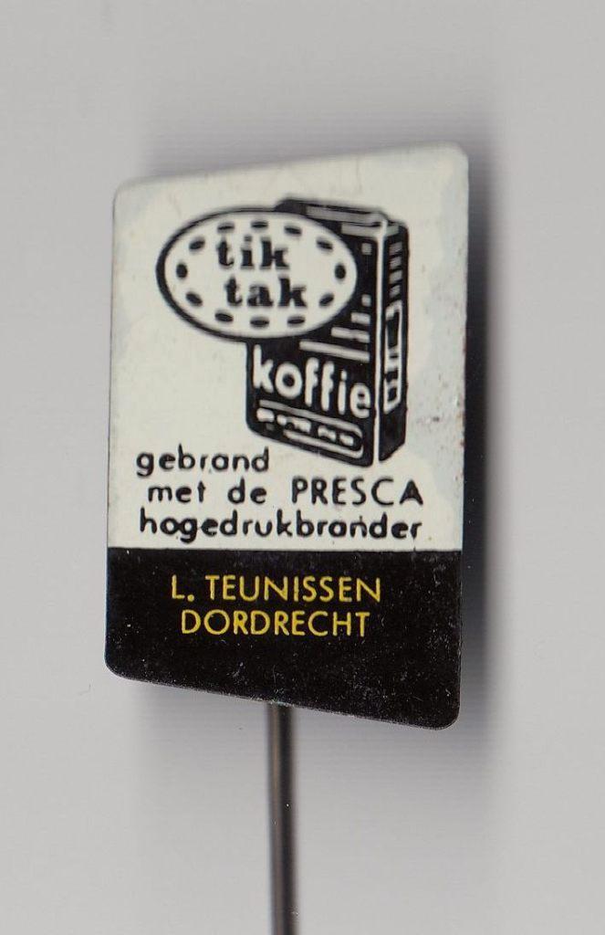 TikTak Koffie Teunissen Dordrecht speldje, Verzamelen, Speldjes, Pins en Buttons, Gebruikt, Speldje of Pin, Overige onderwerpen