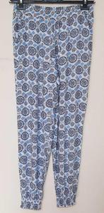 Divided witte soepelvallende broek met blauwe prints maat 36, Kleding | Dames, Broeken en Pantalons, Lang, Divided, Ophalen of Verzenden