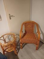 Rotan stoel en tafeltje met glazen blad., Ophalen