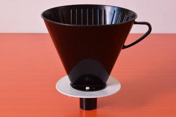 Grote retro vintage kunststof nr. 106 koffiefilter met tuit beschikbaar voor biedingen