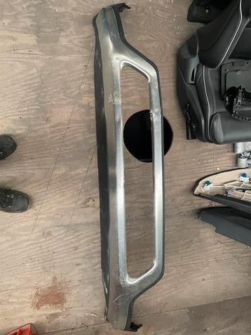Skidplate volvo xc40 voorbumper met beschadiging beschikbaar voor biedingen
