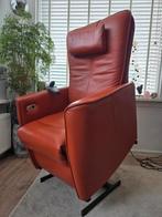 Nieuwstaat oranje bruin relax en sta op stoel van Prominent, Ophalen, Zo goed als nieuw, Leer