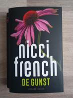 De gunst - Nicci French, Ophalen of Verzenden, Zo goed als nieuw
