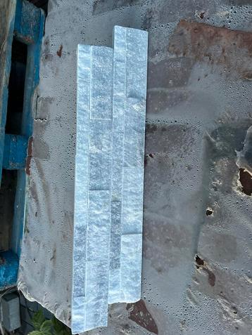 Mooie steenstrip voor binnen en buiten beschikbaar voor biedingen