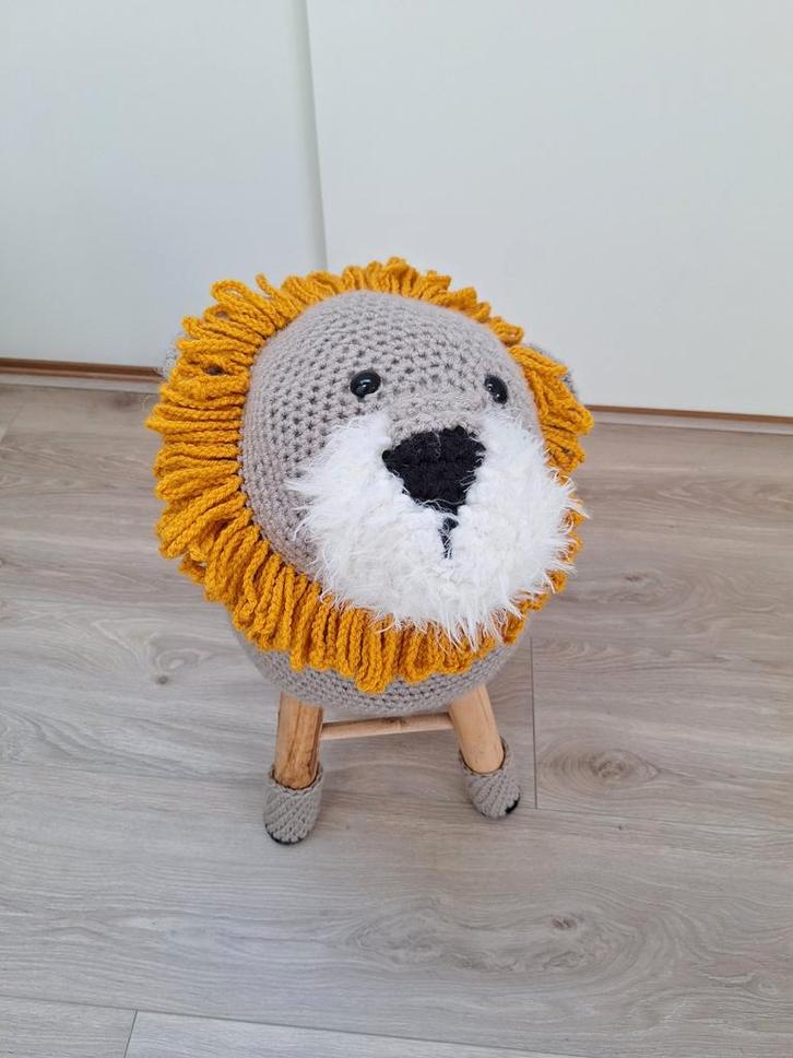 Gehaakte leeuw kind krukje, Kinderen en Baby's, Overige Kinderen en Baby's, Gebruikt, Ophalen of Verzenden