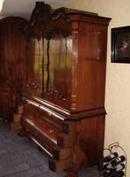 UNIEK fraai wortelnoten kabinet met openslaande knieen., Antiek en Kunst, Antiek | Meubels | Kasten, Ophalen